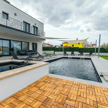 Ferienhaus 4 Bedroomlovely In *