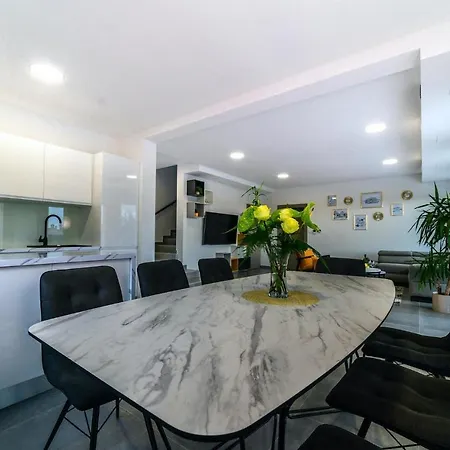 4 Bedroomlovely In Ferienhaus *