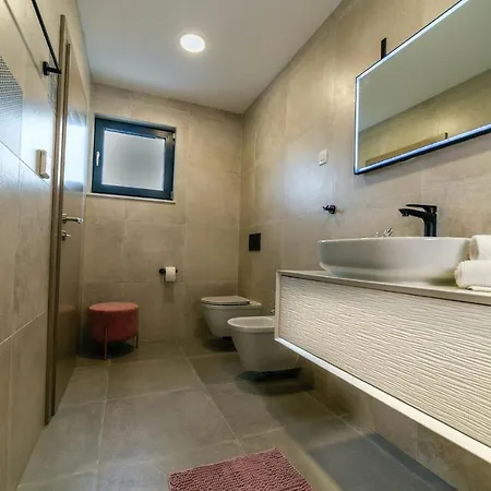4 Bedroomlovely In Ferienhaus Poreč