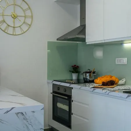 4 Bedroomlovely In Porec