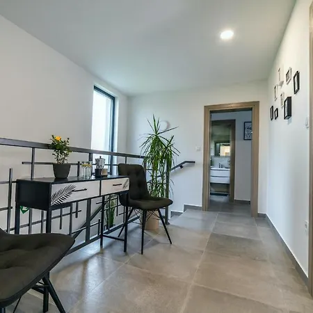 Holiday home 4 Bedroomlovely In