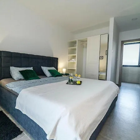 4 Bedroomlovely In Holiday home Porec